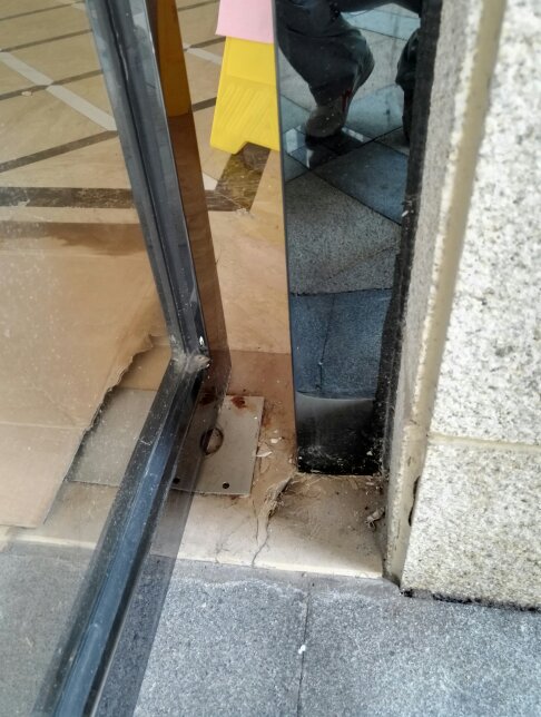 十几年的地砖突然鼓起来有危险吗(十几年的地砖突然鼓起来有危险吗图片) 十几年的地砖突然鼓起来有危险吗(十几年的地砖突然鼓起来有危险吗图片)